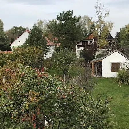Ferienhaus Charmantes Haus Mit Garten In Nächster Seenähe Balatonmáriafürdő